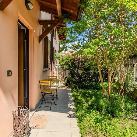 Flower Garden By Interhome Appartement Carriola